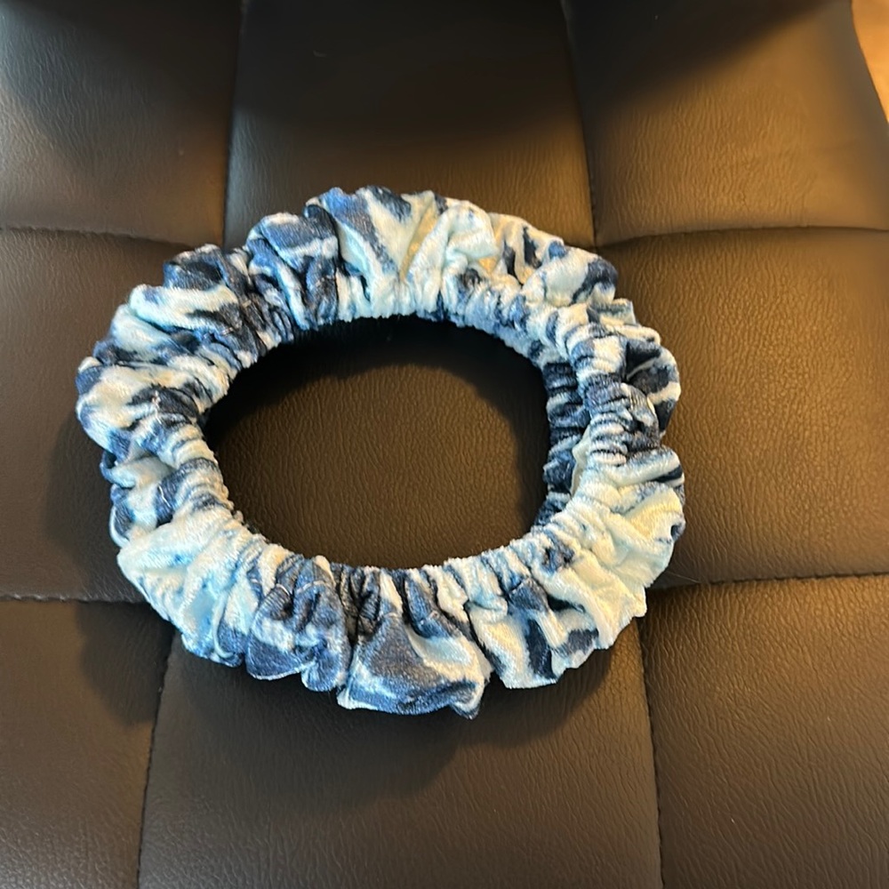 STEERING WHEEL COVER